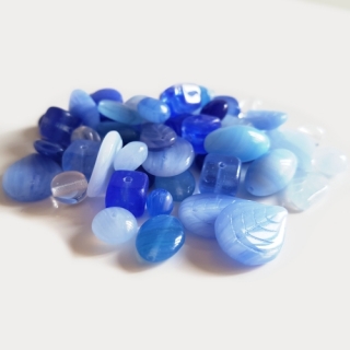 Skleněný mačkaný mix, 4-20mm, modrá, 50g